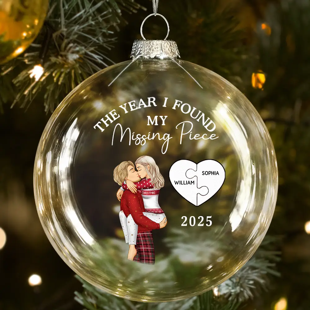 The Year I Found My Missing Piece Kissing Couples - Personalized Clear Flat Ball Ornament